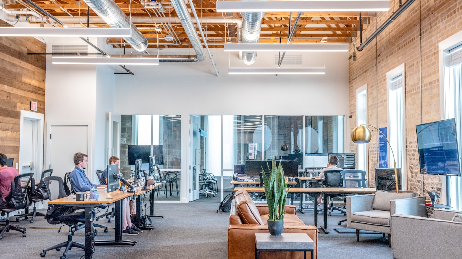 Closing deals faster from phones - mobile sales team